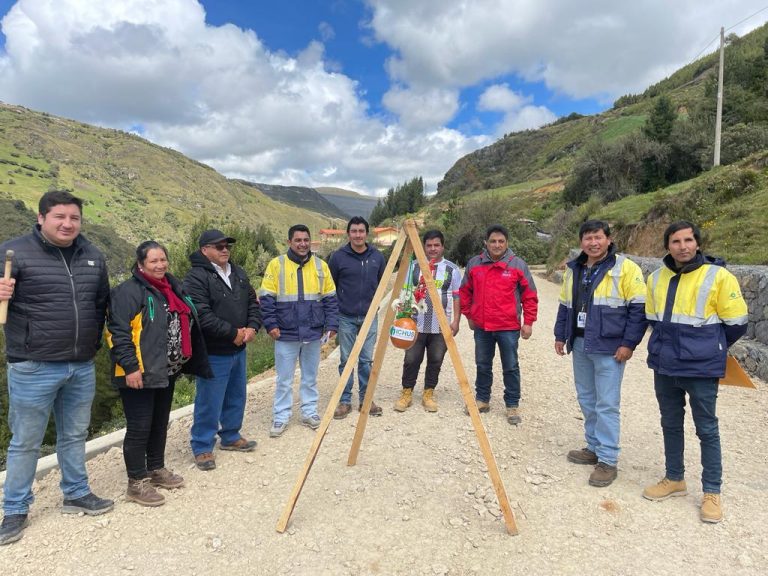Gold Fields promueve una mejora en la infraestructura vial de la comunidad El Tingo