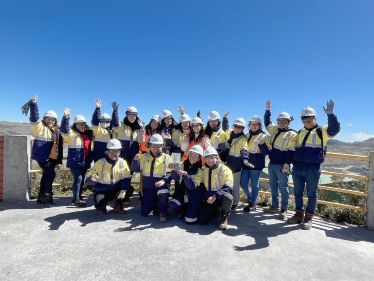 Programa de Visitas a Cerro Corona: una experiencia que enriquece nuestra cultura Gold Fields