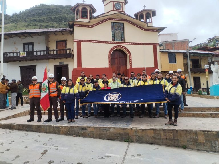 Gold Fields participa en izamiento de pabellón nacional de Hualgayoc
